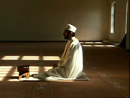 قَدْ أَفْلَحَ مَنْ تَزَكَّى أَيْ طَهَّرَ نَفْسه مِنْ الْأَخْلَاق الرَّذِيلَة وَتَابَعَ مَا أَنْزَلَ اللَّه عَلَى الرَّسُول صَلَّى اللَّه عَلَيْهِ وَسَلَّمَ